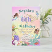 Mermaid Rainbow Dark Hair Under Sea Birthday Einladung (Stehend Vorderseite)