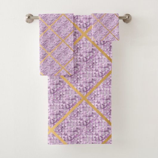 MERMAID SCALE LILA PATTERBADEZIMMER TOWEL SET (Insitu)