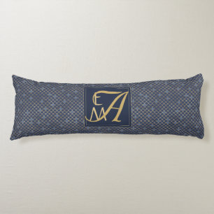 Mermaid Scales Monogram Navy Blue Gold Wohngestalt Seitenschläferkissen