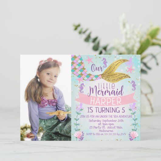 Mermaid Schwanz Birthday Einladung (Stehend Vorderseite)