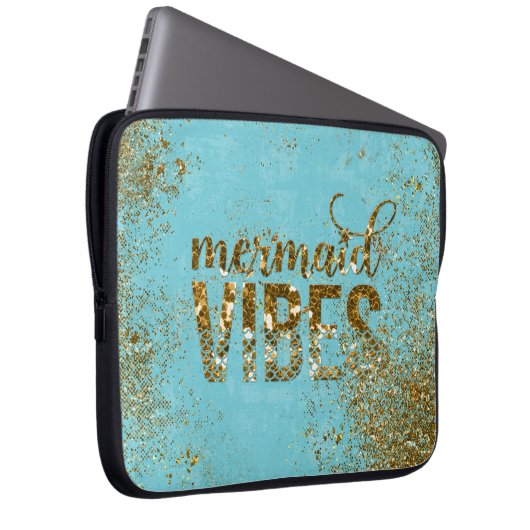 Mermaid Vibes - Gold Glitzer Typografie auf Aquama Laptopschutzhülle (Vorne Rechts)