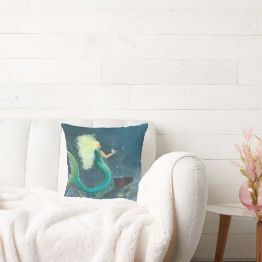 Mermaid with her pearl cushion throw pillow kissen (Liege)