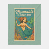 Mermaids Run This Reef | Retro Coral Fish Sea Life Fleecedecke (Vorderseite)