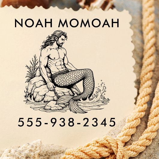 Merman Hunk auf felsigem Schwanz im Meer Wellen Permastempel