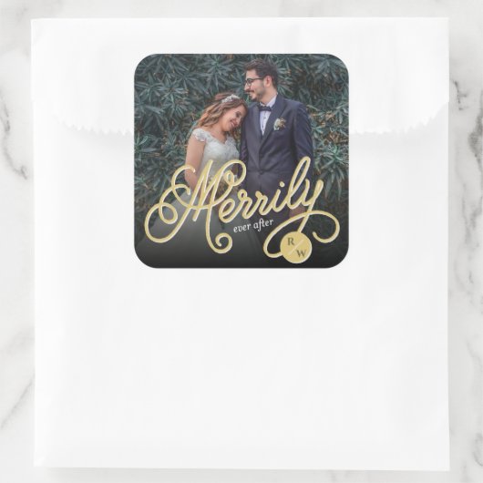 Merrily After Gold Curly Script Foto Wedding Quadratischer Aufkleber (Tasche)