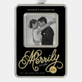 Merrily Ever After Curly Script Weihnachts-Foto Rahmen-Ornament Silber (Vorderseite)