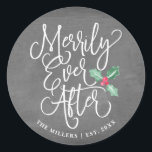 Merrily immer nach Hochzeit | Grau Runder Aufkleber<br><div class="desc">Festliches weißes Skript auf Chalkboard-Hintergrund,  das "Merrily Ever After" und unsere handgemalte Aquarell heilig sagt. Ideal für das frisch verheiratete Paar,  um die Umschläge für seine Urlaubskarten,  nur verheiratete Ankündigungen,  Gefälligkeitstaschen,  etc. zu Siegel. Besuchen Sie den Shop,  um die Erholung der Sammlung zu sehen.</div>