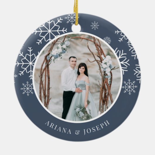 Merrily immer nach | Hochzeitsstift Foto Keramik Ornament (Hinten)