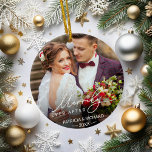 Merrily jemals nach neuem Weihnachten Keramik Ornament<br><div class="desc">Personalisiertes Foto-Ornament für Neuvermählte zeigt auf jeder Seite ein Lieblings-Hochzeitsfest mit "Merrily Ever After" in weißer Kalligrafie. Passen Sie Ihre Namen und Ihr Hochzeitstermin an.</div>