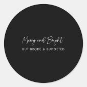 Merry & Bright But Broke Christmas Text _ Funn Runder Aufkleber (Vorderseite)