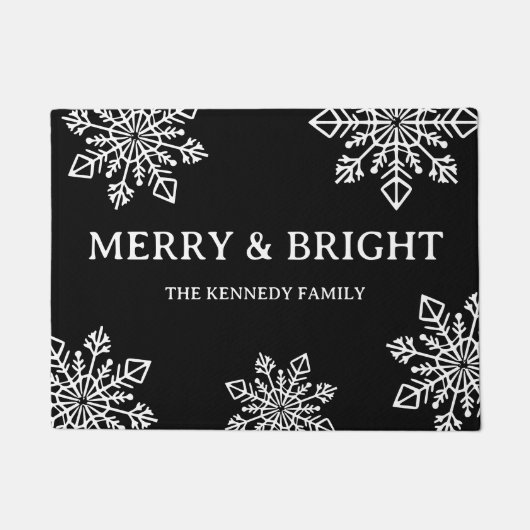 Merry And Bright Family Name Black White Snowflake Fußmatte (Vorderseite)