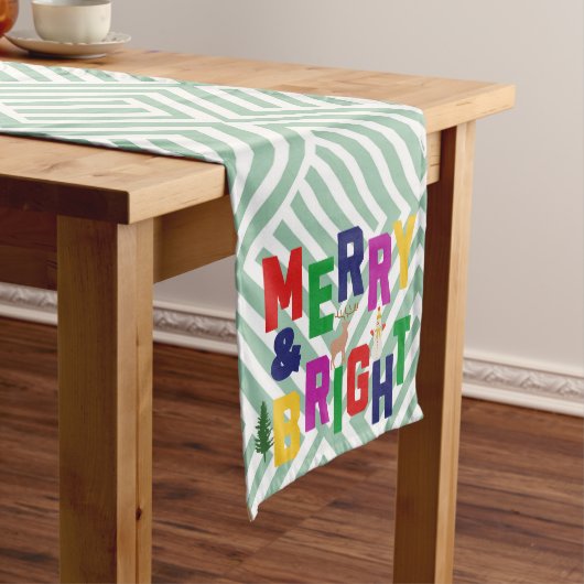 Merry and Bright Pine Tree Rentier Snowman Mittelgroßer Tischläufer (Beispiel)