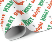 Merry and Bright Text Red Green Gemustert Geschenkpapier (Rolleneckpunkt)
