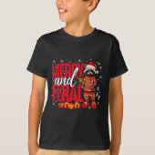 Merry And Christmas Feral Funny Raccoon Santa Hat T-Shirt (Vorderseite)