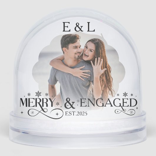 Merry and Engaged Couple Photo Holly Script Schneekugeln (Vorderseite)