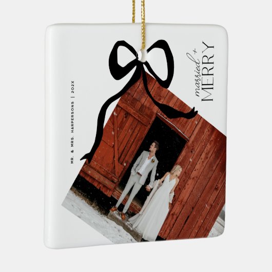 Merry and Married Script Photo Christmas Bow Keramikornament (Rechts)