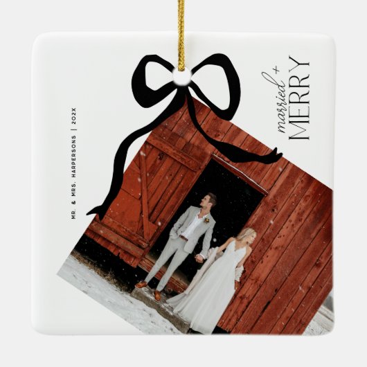 Merry and Married Script Photo Christmas Bow Keramikornament (Rückseite)
