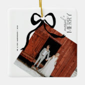 Merry and Married Script Photo Christmas Bow Keramikornament (Vorderseite)