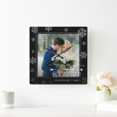 Merry And Married Typography First Christmas Photo Quadratische Wanduhr (Zuhause)