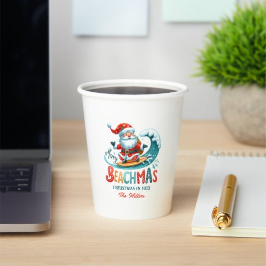 Merry Beachmas Santa Surfing Retro Design Pappbecher (InSitu)