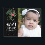 Merry Berry Collection Feiertagspostkarte<br><div class="desc">Moderne Urlaubskarte mit handgezogenem Blattwerk und Winterbeeren.</div>