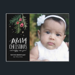 Merry Berry Collection Feiertagspostkarte<br><div class="desc">Moderne Urlaubskarte mit handgezogenem Blattwerk und Winterbeeren.</div>