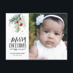 Merry Berry Collection Feiertagspostkarte<br><div class="desc">Moderne Urlaubskarte mit handgezogenem Blattwerk und Winterbeeren.</div>