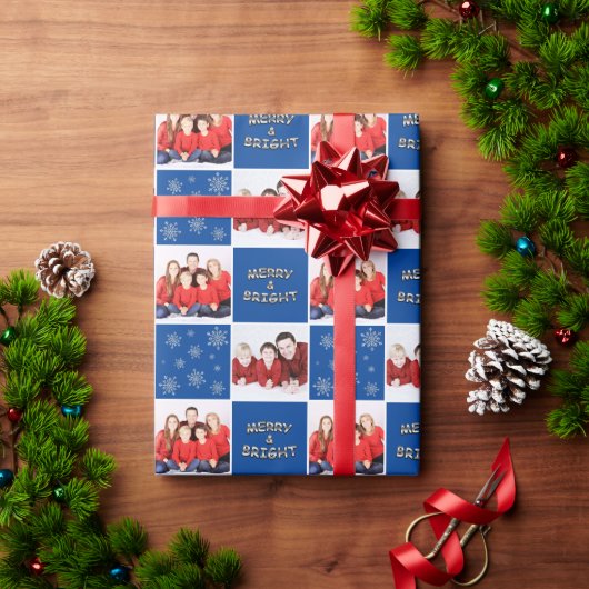 Merry & Bright Christmas Snowflake Foto Blue Geschenkpapier (Feiertagsgeschenk)