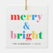Merry & Bright farbenfrohe Typografie Weihnachten Keramikornament (Rückseite)