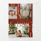 Merry & Bright Modern Bold Family Foto Collage Dreifach Gefaltete Urlaubskarte (Cover)