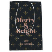 Merry & Bright Moderne Holzkohle Black Mittlere Geschenktüte (Vorderseite)