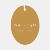 Merry + Bright | Ocher Mustard Gold Christmas Ornament Aus Metall (Vorderseite links)