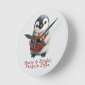Merry & Bright Penguin Christmas Runde Wanduhr (Winkel)