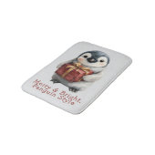 Merry & Bright Penguin Weihnachten Badematte (Schrägansicht)