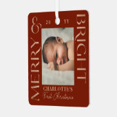 Merry & Bright Red Baby First Christmas Fotos Ornament Aus Metall (Vorderseite links)
