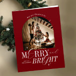 Merry & Bright Red Elegant Script Minimalist Photo Feiertagskarte<br><div class="desc">Minimal Merry & Bright family photo holiday card design in festive red and white with elegant script fonts. This fully editable Christmas greeting card design includes space for your photo and name as well as space to add your personalized message. Make this holiday season extra special with this chic festive...</div>