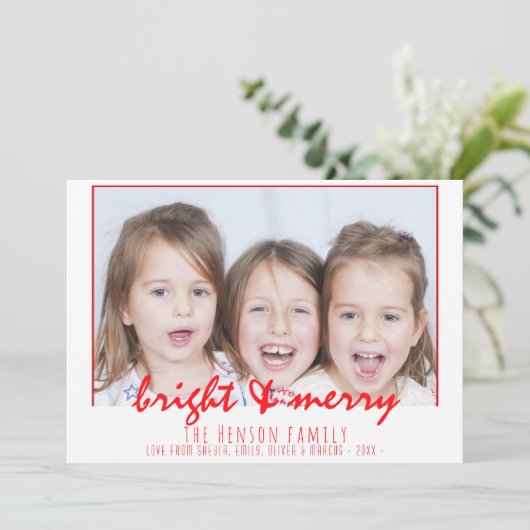 Merry Bright Red Script Family Foto Weihnachten (Stehend Vorderseite)