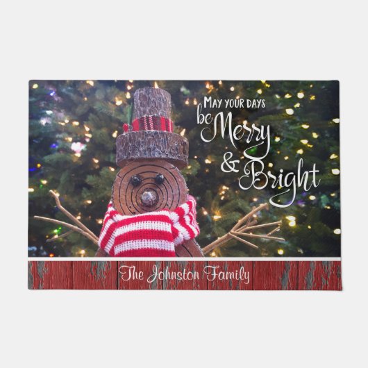 Merry Bright Rustic Log Snowman Individuelle Name Fußmatte (Vorderseite)