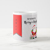 Merry & Bright Santa mit Jahr Jumbo-Tasse (Vorderseite)