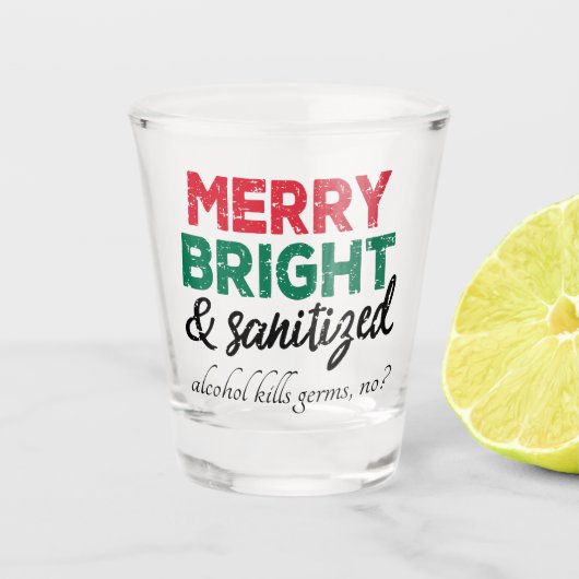 Merry Bright und Sanitized | Alkohol tötet Keime Schnapsglas (Vorderseite)