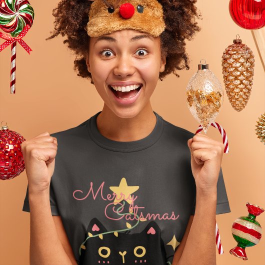Merry Catsmas: Schwarze Katze mit Weihnachtslicht T-Shirt