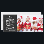 MERRY CHALKBOARD | FERIENFOTOKARTE FEIERTAGSKARTE<br><div class="desc">SCHWARZE CHALKBOARD FERIENWOHNUNG GREETING FOTOKARTE. Spaß Kreide Schriftart verwendet auf einem schwarzen Chalkboard-Effekt Hintergrund. "Wir wünschen Ihnen frohe Weihnachten und ein glückliches neues Jahr". Personalisieren Sie mit Ihrem Namen und Foto. Elke Clarke© für Monogram Gallery. Für ein anderes Sprichwort kontaktieren Sie bitte den Shop oder luxuryweddinginvitations@gmail.com.</div>