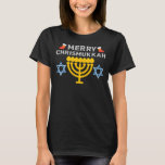 Merry Chrismukkah Menorah Star von David Weihnacht T-Shirt<br><div class="desc">Merry Chrismukkah Shirt,  Menorah Stern von David Shirt,  Funny Christmas Shirts,  Holiday Shirt,  Funny Xmas Shirt,  Geschenk für Männer,  Geschenk für Frauen</div>