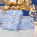 Merry Chrismukkah Pixel Reindeer und Menorah Geschenkpapier<br><div class="desc">Haben Sie eine Mischkonzernfamilie,  die sowohl Hanukkah als auch Weihnachten feiert? Dieses lustige,  trendige,  pixelige Rentier,  Weihnachtsbaum und Menorah Packpapier ist perfekt für eine fröhliche Weihnachtsfeier!</div>