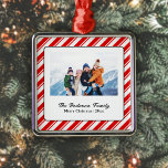 Merry Christmas Candy Cane Custom Foto Ornament Aus Metall<br><div class="desc">Candy Stock rot-weiße Streifen mit einer fröhlichen Weihnachtsbotschaft und Familienname und Jahr.</div>