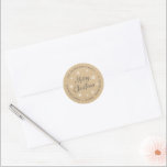 Merry Christmas Custom Kraft Brown Return Addresse Runder Aufkleber<br><div class="desc">Personalisierte Weihnachts-Rücksendeadressen-Aufkleber/Aufkleber mit Frohen Weihnachten in schöner handgeschriebener Kalligraphie und einem Kraft-braunen Hintergrund mit Schneeflocken. Ideal für Ihre Urlaubskarte oder Ihren Einladungsumschlag. Passen Sie Ihren Namen/Familiennamen und Ihre Adresse an.</div>