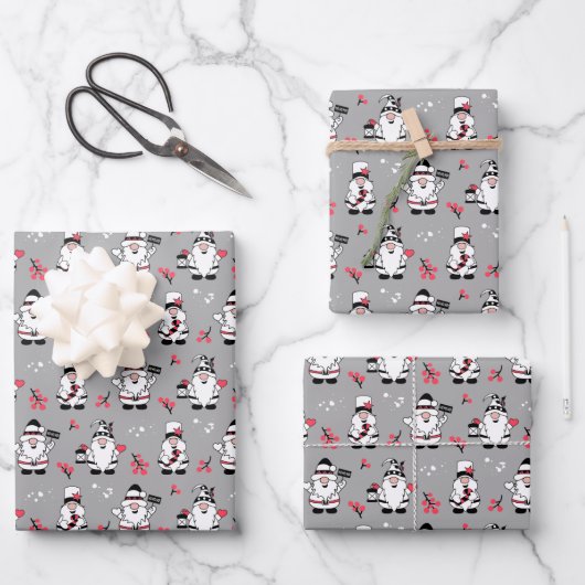 MERRY CHRISTMAS | Niedlich Winter Holly Gnomes Geschenkpapier Set (Vorderseite)