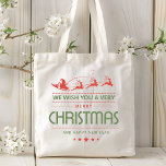 Merry Christmas Santa Reindeer | Weihnachten Tragetasche<br><div class="desc">Dieses Design verfügt über einen Weihnachtsmann mit Rentier und Schlitten. Der Text "Wir wünschen Ihnen ein frohes Weihnachtsfest und ein glückliches Neues Jahr" ist in der modernen populären rot-grünen Typografie geschrieben. #christmas #Tasche #Party #santa #holiday #seasonal #bag #fashion #gifts</div>