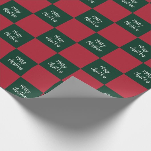 Merry Christmas Script Green and Red Checkerboard Geschenkpapier (Ecke)