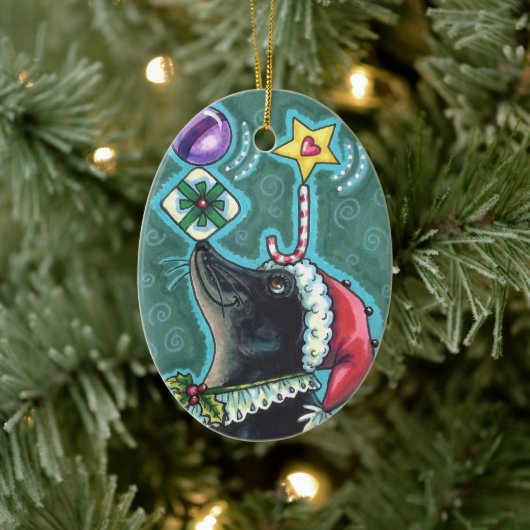 MERRY CHRISTMAS SIEGEL BALANCING GIFTS & CANDY CAN KERAMIK ORNAMENT (Baum)